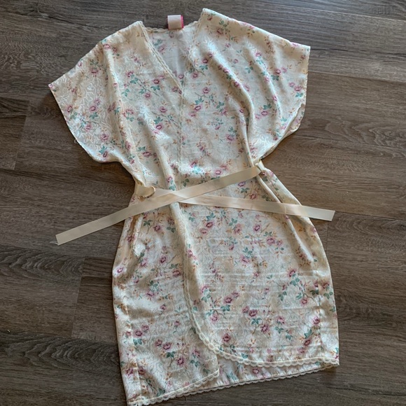 Vintage Floral Robe - Picture 1 of 9